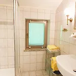 Steiner בית הארחה 3*